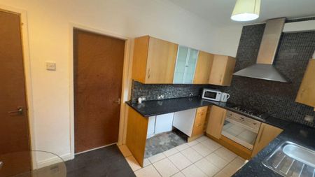2 bedroom end of terrace house to rent - Photo 2
