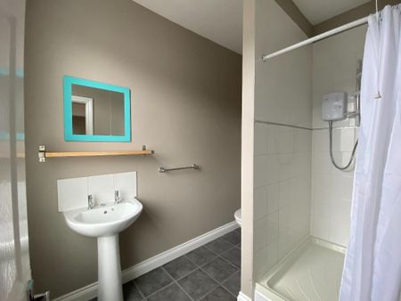 1 bedroom in a house share to rent - Photo 5