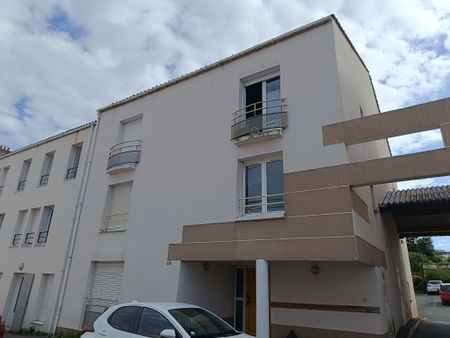 Location Appartement 1 pièce 25m² LA ROCHE SUR YON 85000 - Photo 4