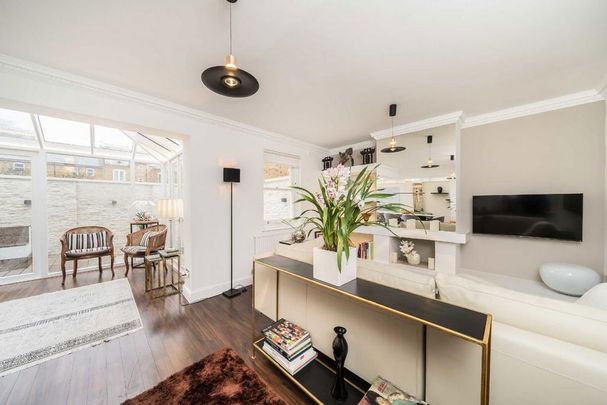 4 bedroom flat to rent - Photo 1