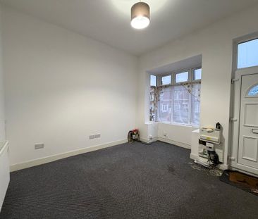 3 Bedroom Mid Terraced House For Rent - Photo 2