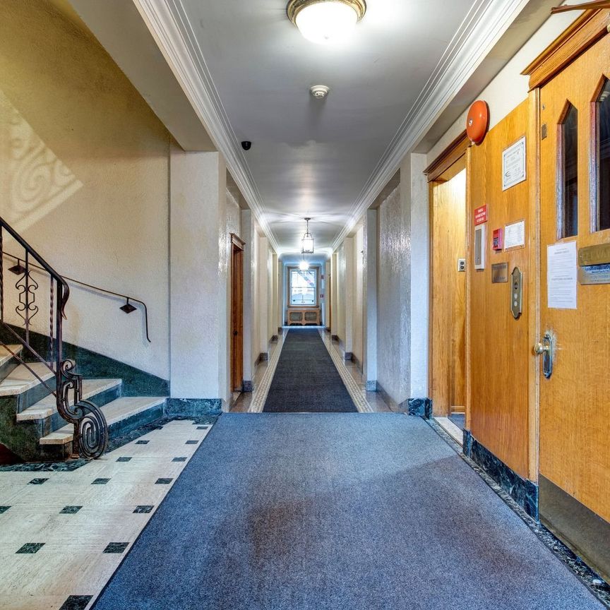 406 Av. des Pins O., Montréal (Le Plateau-Mont-Royal), QC H2W - Photo 1