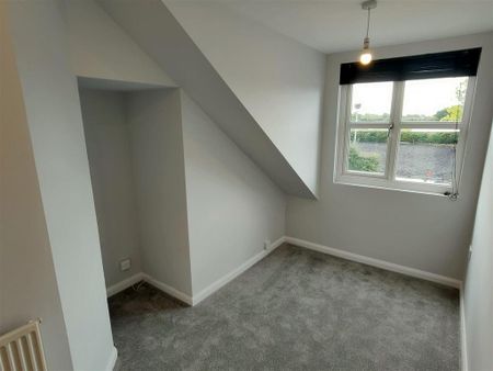 2 bedroom semi-detached house to rent - Photo 5