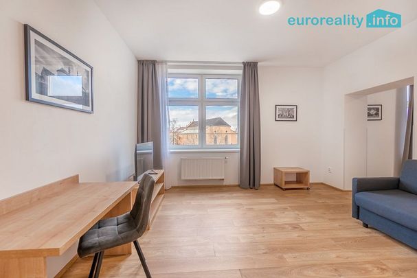 Pronájem bytu 2+1 73 m² - Photo 1
