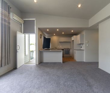 Two Bedroom Home in Hamilton East - Photo 6