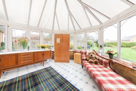 3 bedroom detached bungalow to rent - Photo 2