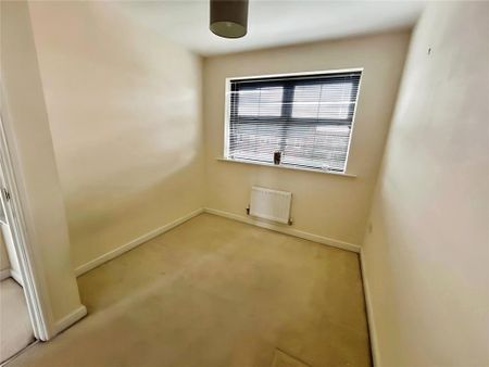 4 bedroom end of terrace house to rent - Photo 3