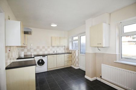 3 bedroom semi-detached house to rent - Photo 5