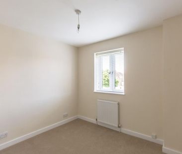 2 bedroom ground floor flat to rent - Photo 2
