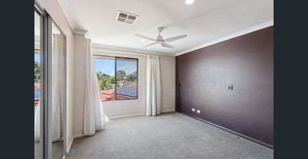 Available Now! Spacious 3 Bedroom Home in a Prime Stirling Location! - Photo 2