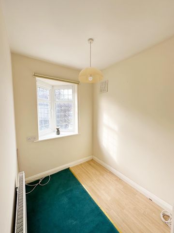 3 Bed Semi-Detached House, Robin Hood Way, SW15 - Photo 5