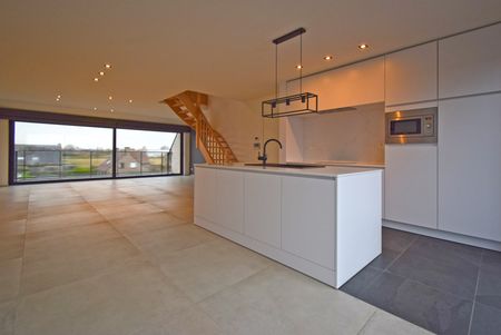 RUIM EIGENTIJDS DUPLEX APPARTEMENT MET RUIME TERRASSEN - Photo 3