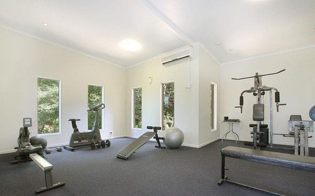 Elevated City Views - Modern One-Bedroom Unit - Photo 1