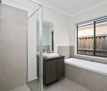 12 Mallee Street, Point Cook VIC 3030 - Photo 3