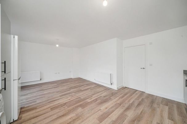 4 bedroom semi-detached house to rent - Photo 1