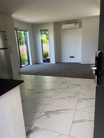 Modern Two-Bedroom Townhouse Close to CBD - Photo 4