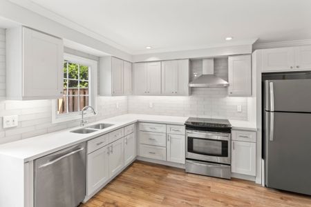 For Lease - 10 Bassett Boulevard Unit# 56, Whitby, Ontario - Photo 3