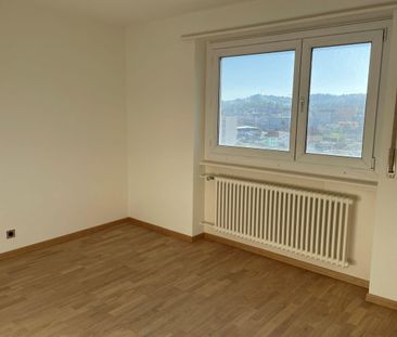 LUMINEUX ! APPARTEMENT DE 3 PIECES SITUE AU 5EME ETAGE AVEC BALCON - Foto 3