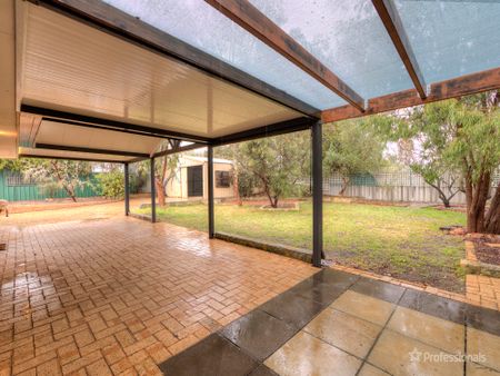 6 Holley Place, Marangaroo WA 6064 - Photo 2