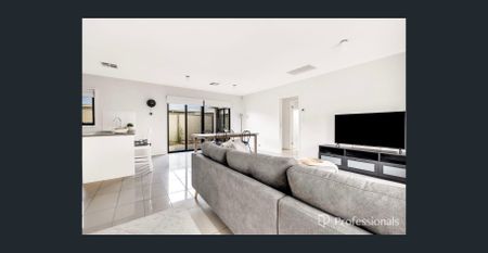 Luxury, Comfort & Low-Maintenance Living in Eyre's Premier Pocket - Photo 3