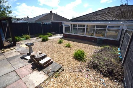 2 bedroom semi-detached bungalow to rent - Photo 5