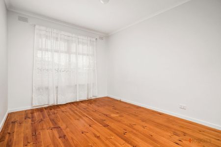 NEAT AS A PIN | HEATING AND COOLING | EASY ACCESS TO TRANSPORT - Photo 4