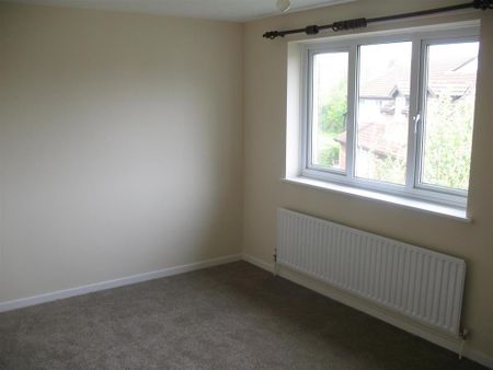 4 bedroom detached house to rent - Photo 3