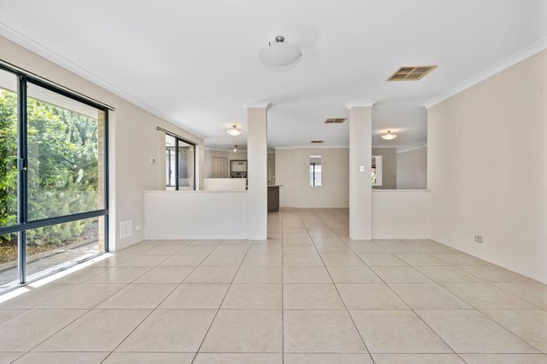 20 Scarab Court, Halls Head. - Photo 1