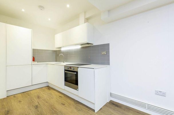 Studio to rent - Photo 1