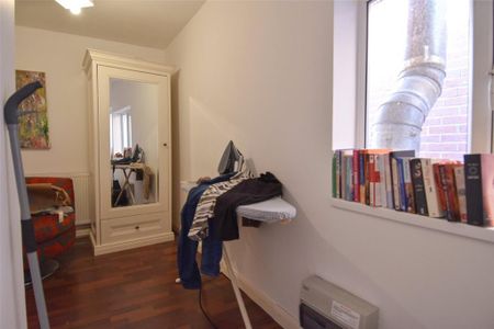 2 bedroom apartment to rent - Photo 4