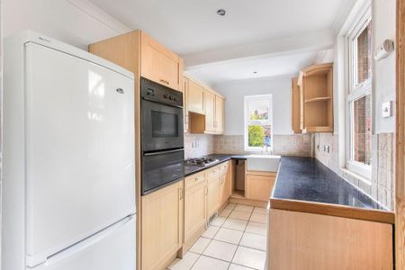 3 bedroom semi-detached house to rent - Photo 2