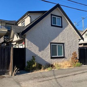 2BR, 1.5 Bath Laneway Rental - Photo 2