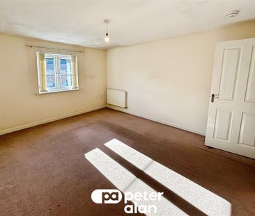 Coed Celynen Drive, Abercarn - Photo 1