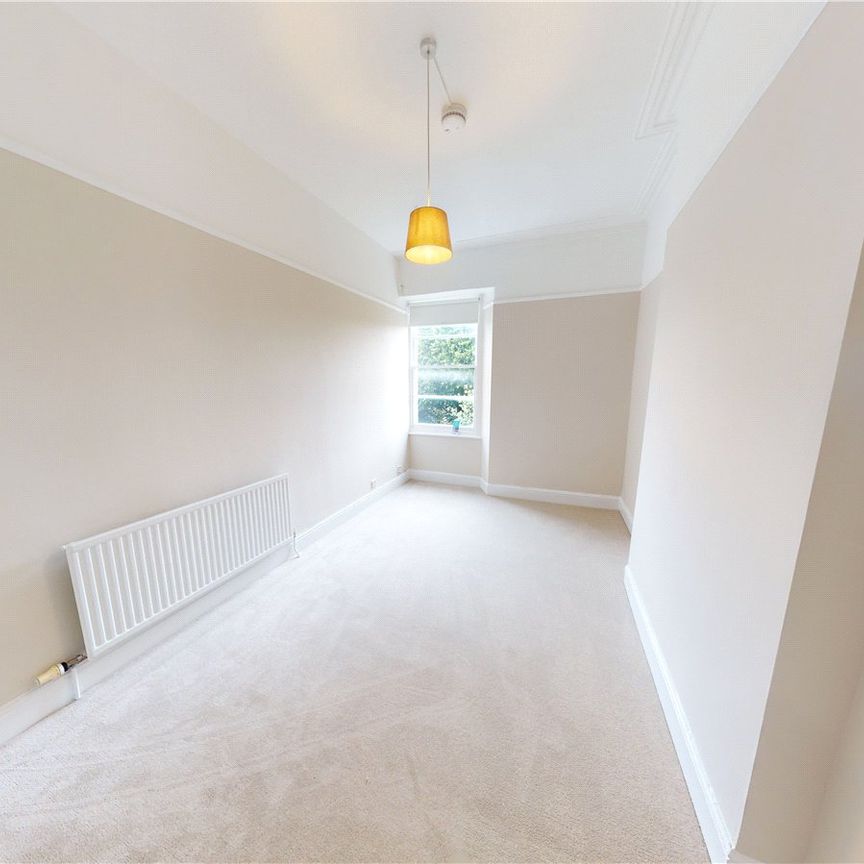 Apsley Road Flat 4, Clifton, BS8 2SS - Photo 1