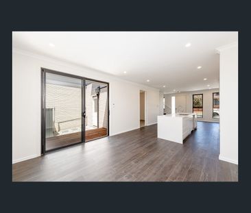 Near new townhouse in a great location - Photo 2