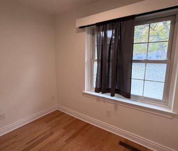 For Lease - 66 Paperbirch Drive Unit# Upper, Toronto, Ontario - Photo 3