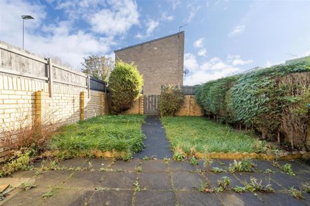 3 bedroom semi-detached house to rent - Photo 2