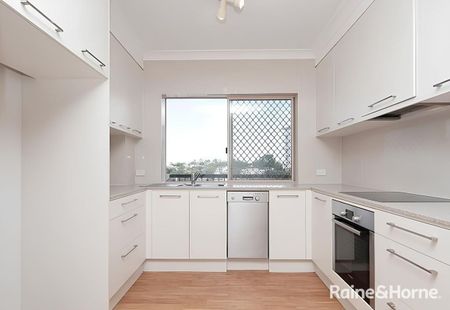 Two Bedroom Unit with Huge City Views - Photo 4