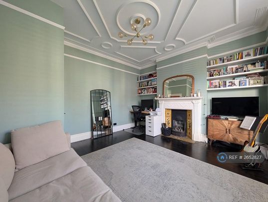 3 bedroom flat to rent - Photo 1