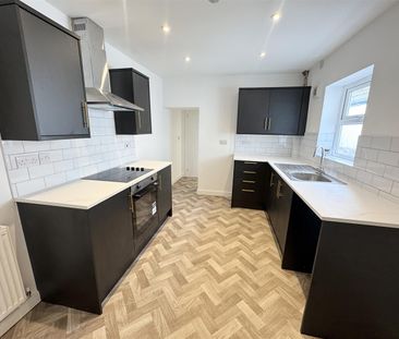 House - Terraced For Rent Avondale Road, Pentre - Photo 3