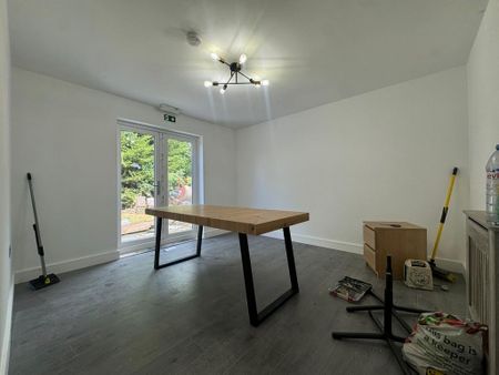 1 bedroom in a house share to rent - Photo 2