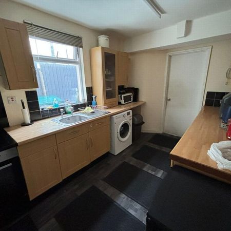 1 bedroom in a house share to rent - Photo 3