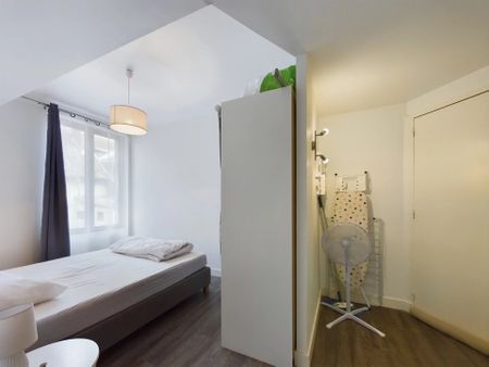 Deux pièces meublé à deux pas des Halles - Photo 2