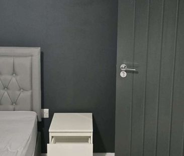 NO DEPOSIT Newly Refurbished 4-BEDROOM HOUSE TO RENT Room 2 - Photo 1