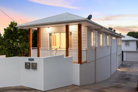 Sophisticated Inner-City Home with Pool & Multiple Living Areas - Photo 5