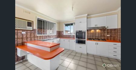 Charming 3-Bedroom Home in the Heart of St Albans - Photo 4