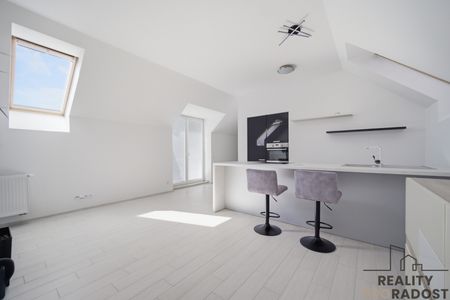 Pronájem bytu 2+kk 62 m² - Fotografie 3