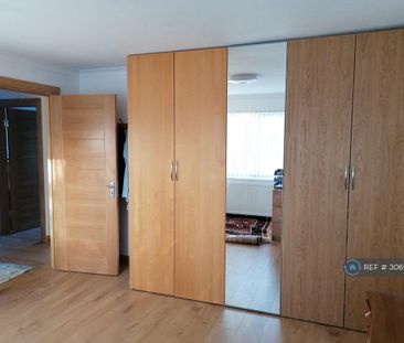 4 bedroom detached house to rent - Photo 6