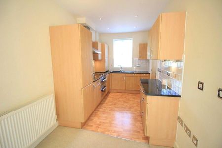 2 bedroom terraced house to rent - Photo 4