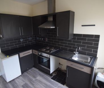 To Let 1 Bed Flat - Photo 2